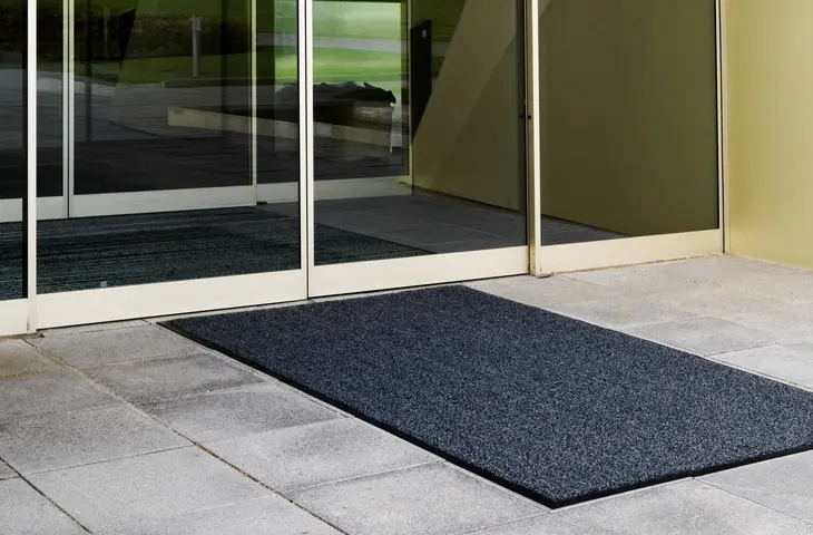 Outdoor scraper mat