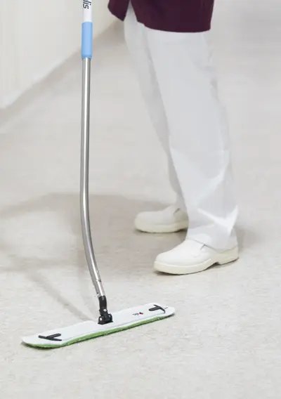 mops dusting & scrubbing Elis